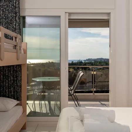 Aparthotel Art *
